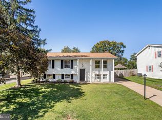 903 N York Rd, Sterling, VA 20164