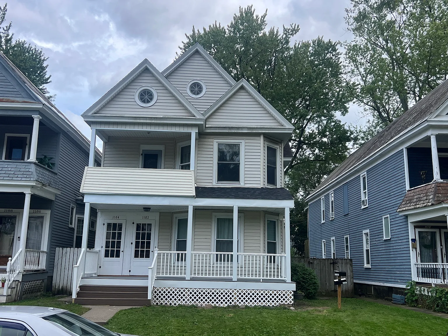 3 bed, 1272 sqft, $1,800 — Photo 1