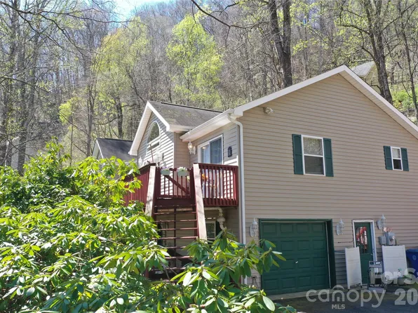 650 Creekside Dr, Maggie Valley, NC 28751