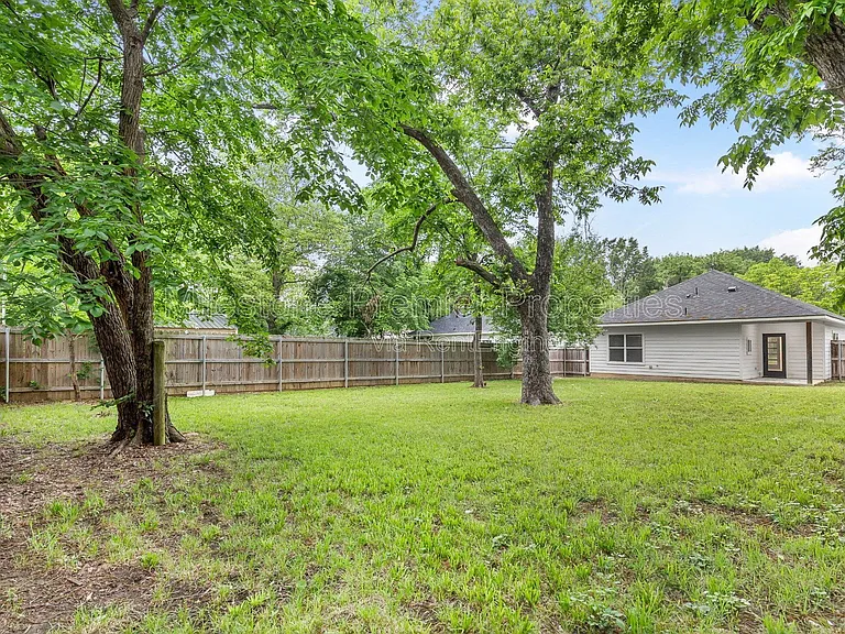 604 W Star St — Photo 18