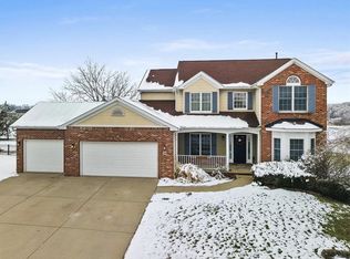 19 Pebblebrook Ct, Bloomington, IL