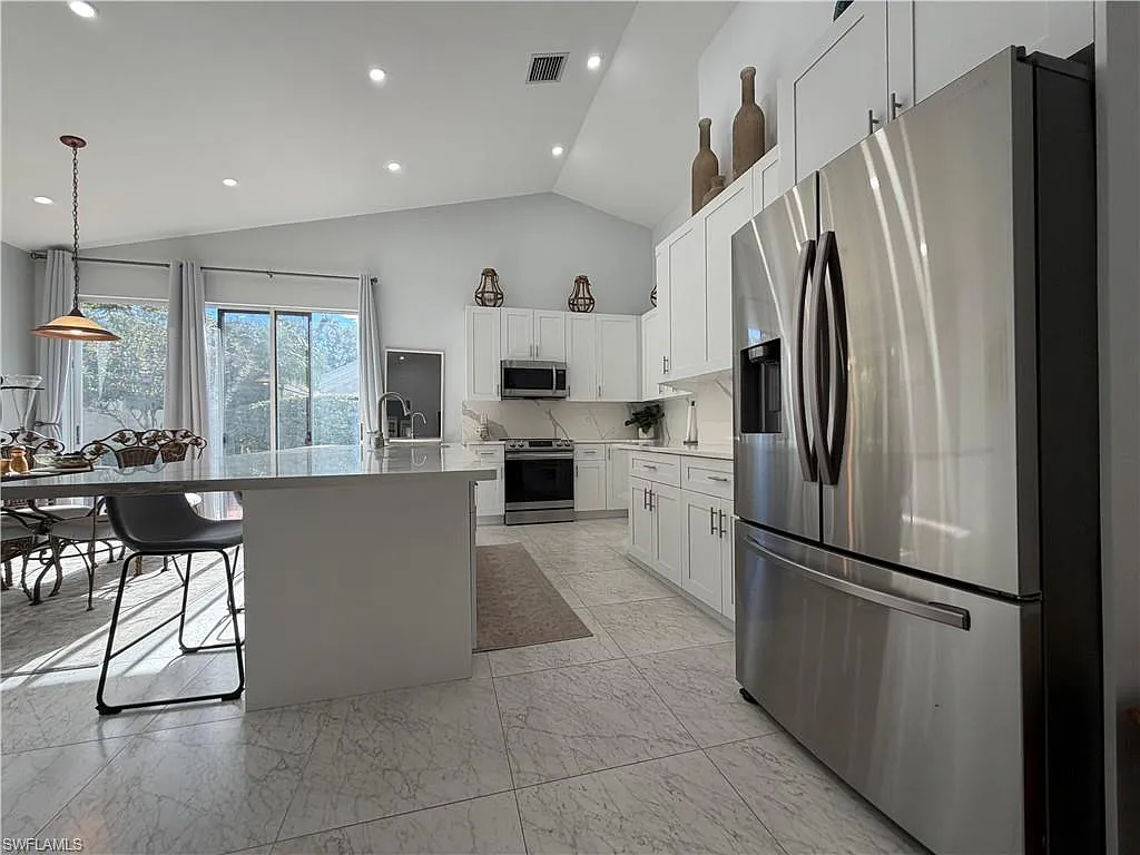 3 bed, 2.0 bath, 1762 sqft, $6,500 — Photo 4