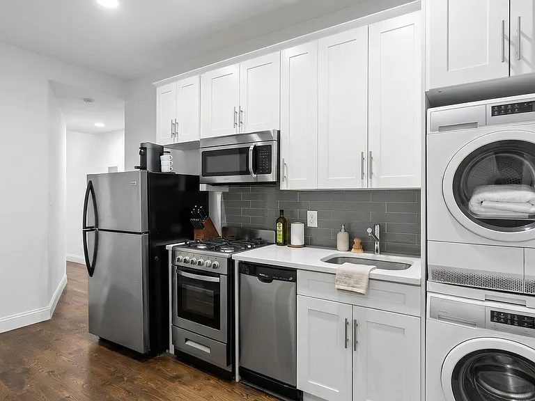 160 E 103rd St #5 — Photo 1