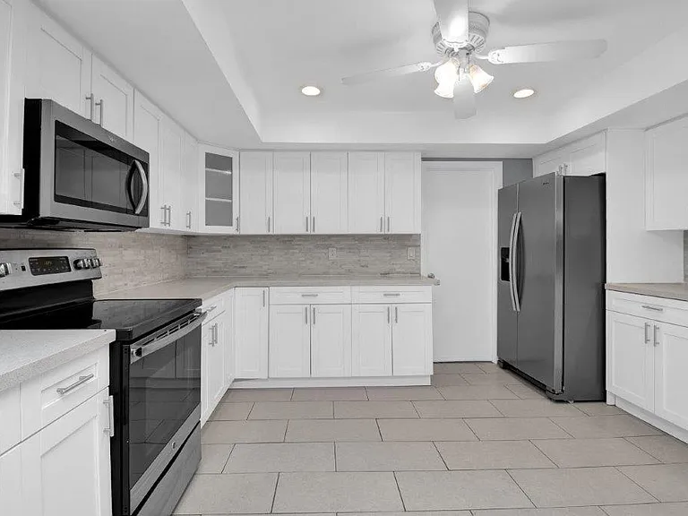 13540 Sedgwick Ave — Photo 14