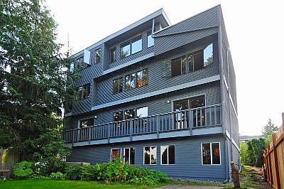 2nd image of 3208 E Pine St