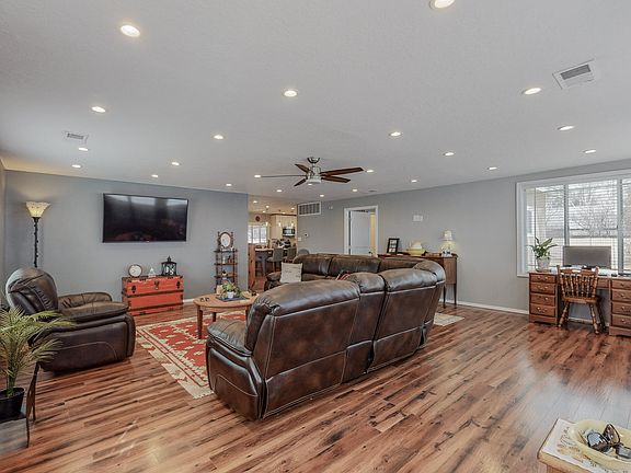 5th image of 501 W Joseph Ave