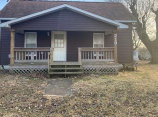 210 Main St, Walnut Hill, IL 62893