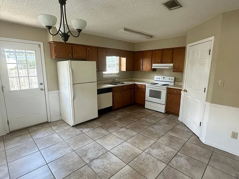 1763 Wayland Park Dr — Photo 14