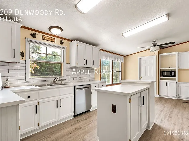 6209 Dunwoody Rd — Photo 4