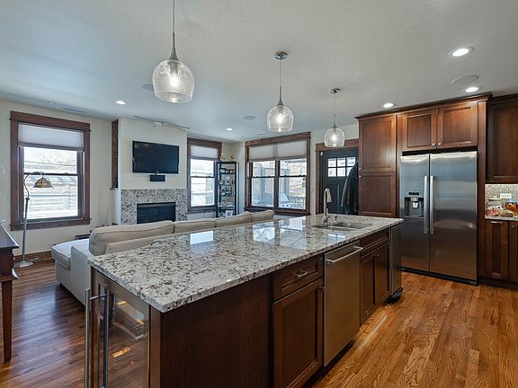 3rd image of 3543 N Claremont Ave #2