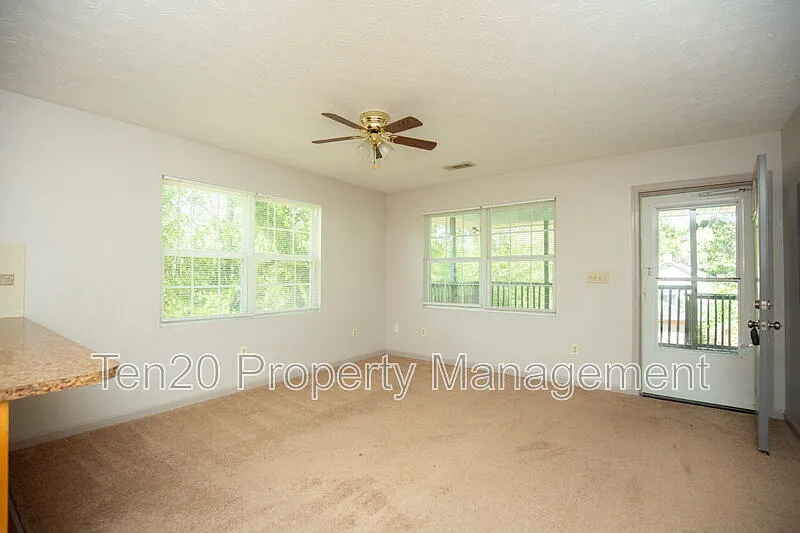 1 bed, 1.0 bath, $725 — Photo 4