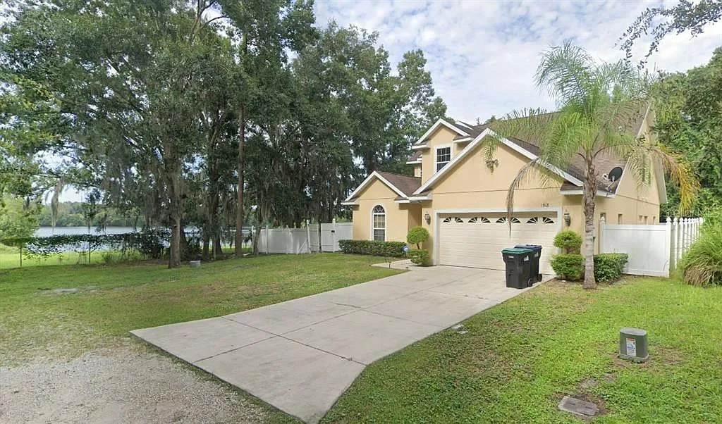 4 bed, 2.5 bath, 2604 sqft, $3,400 — Photo 2