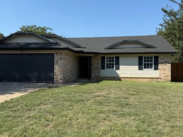 111 Iberis Ct, Arlington, TX 76018