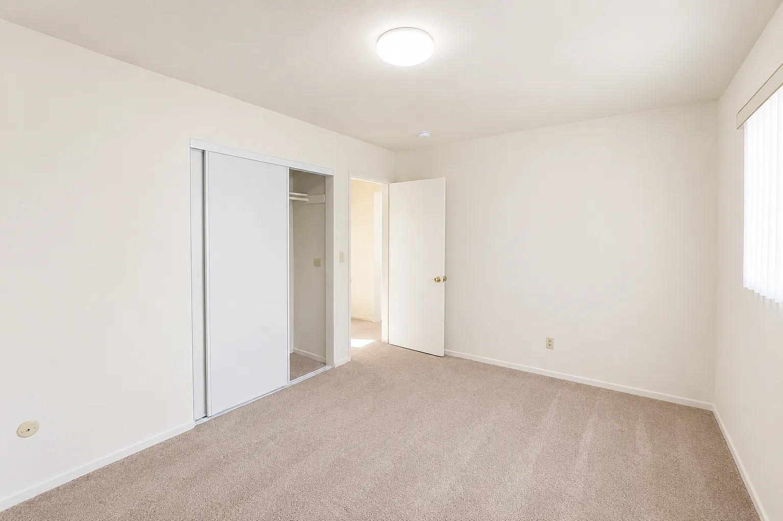 2 bed, 750 sqft, $2,330 — Photo 4