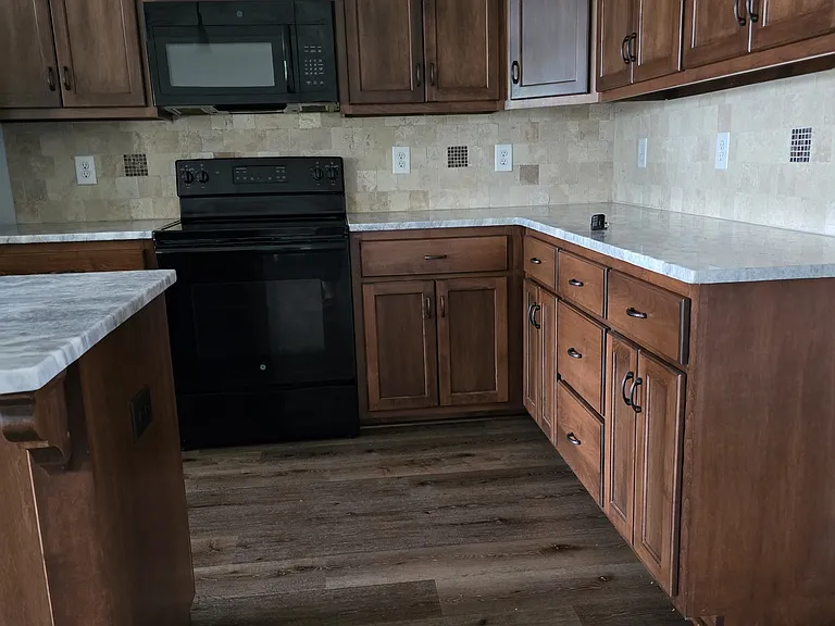 108 Wenlock Cir — Photo 8