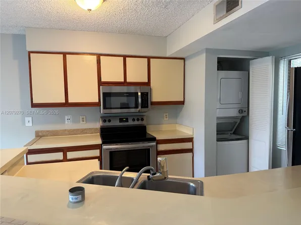 9999 Summerbreeze Dr, Fort Lauderdale, FL