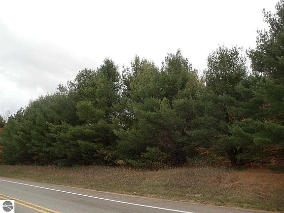 4th image of N Manitou Trl