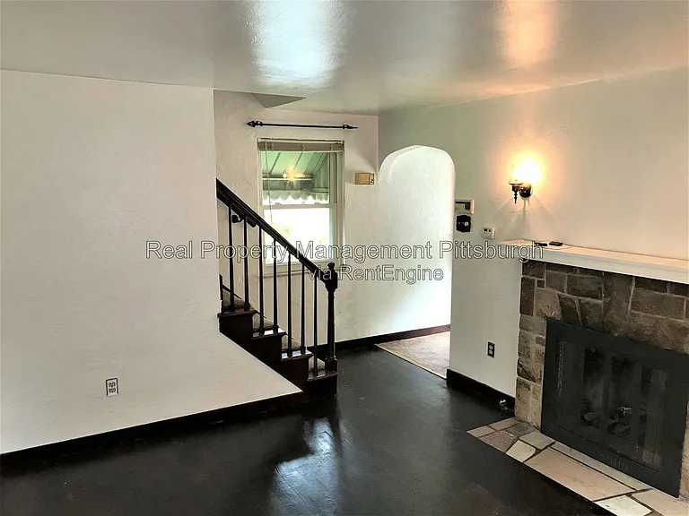 1685 Doyle St — Photo 2