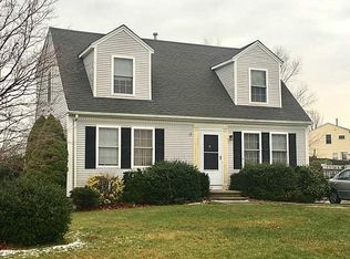 16 Old Farm Way, Middletown, RI 02842