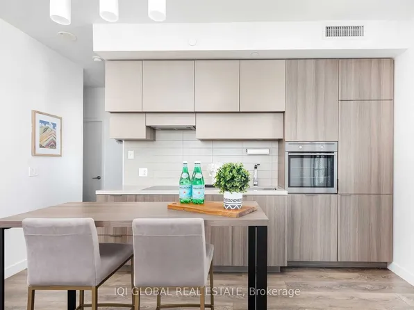 8 Eglinton Ave E, Toronto, ON