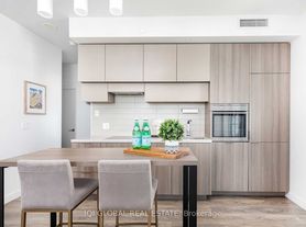 8 Eglinton Ave E