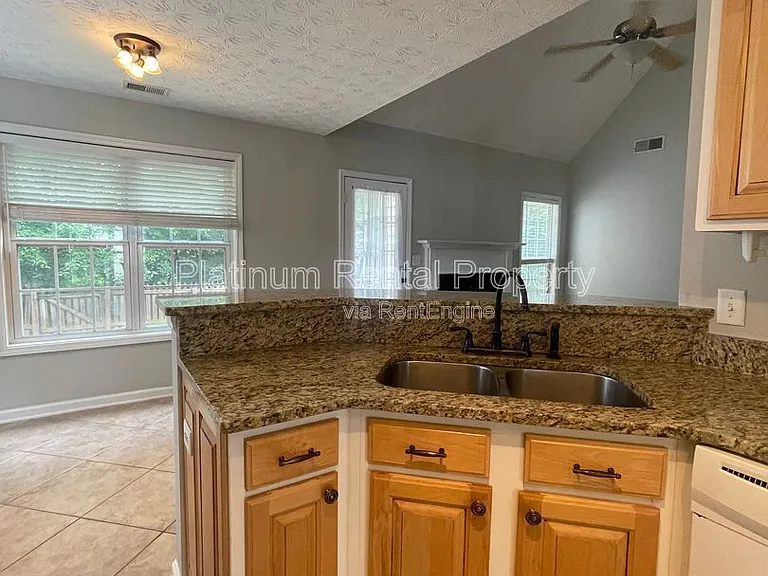 475 Ellesmere Way — Photo 15