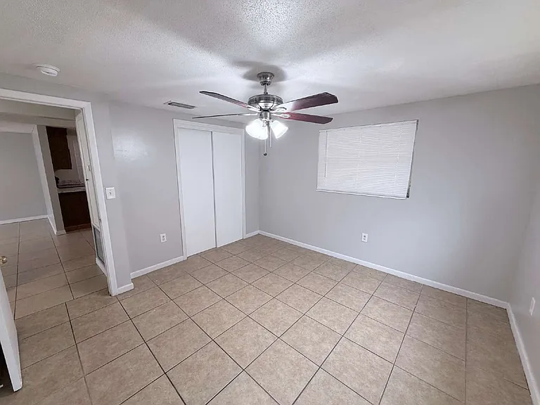 827 Carole St — Photo 7