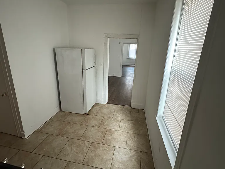 1640 Allengrove St #1 — Photo 9
