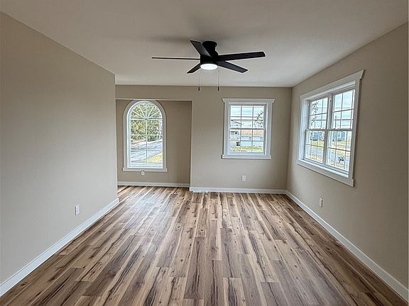 4th image of 6996 Lakeshore Rd