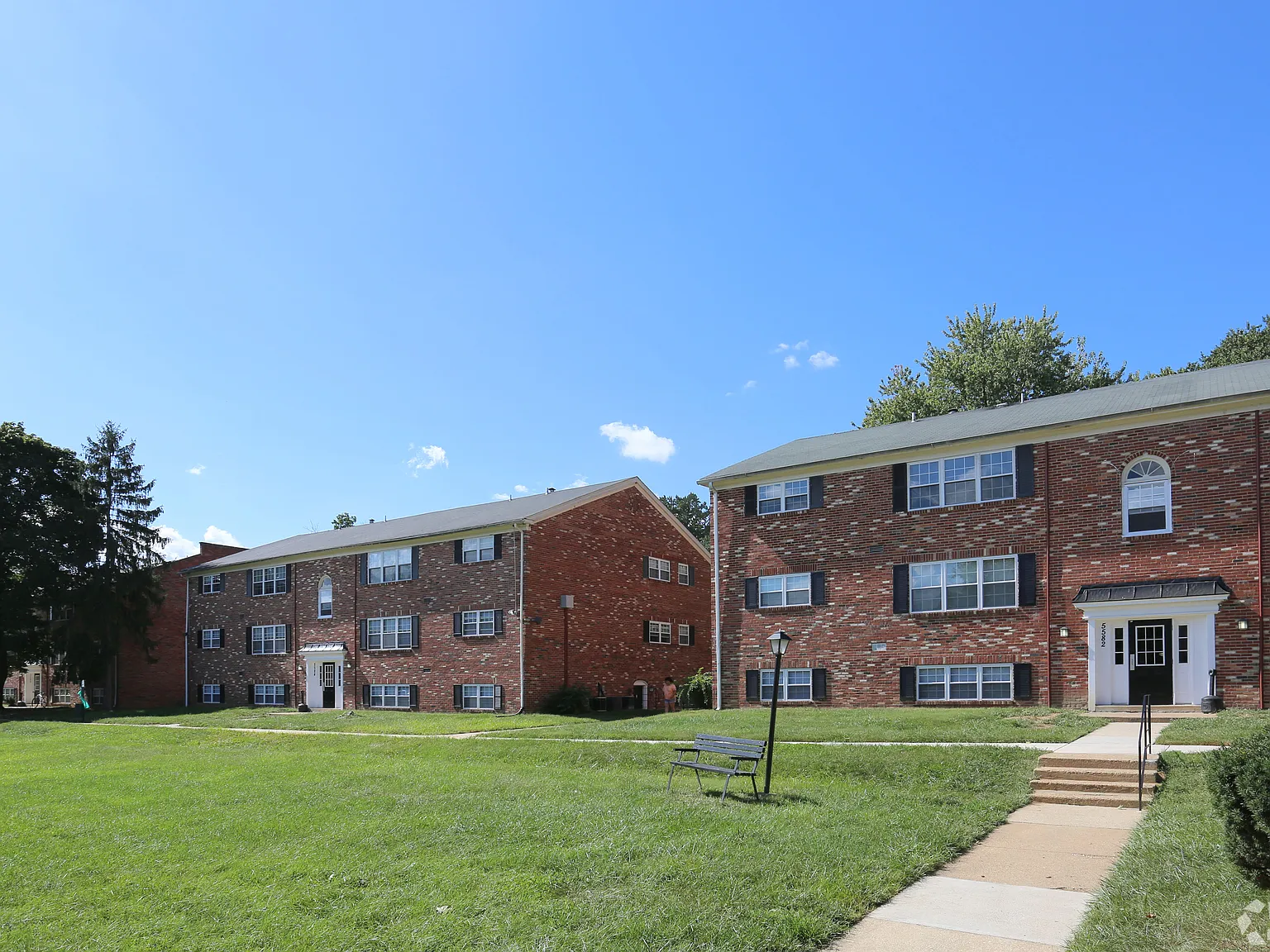 Heritage Court Apartments — Photo 4