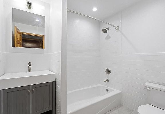 4th image of 615 Halsey St #2L