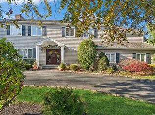 1300 Harbor Rd, Hewlett, NY 11557