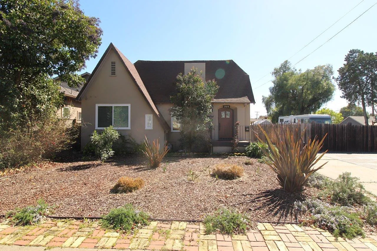 Concord Beautiful 2 bedroom 1 bath home walk to Downtown shopping & dining! — Photo 1