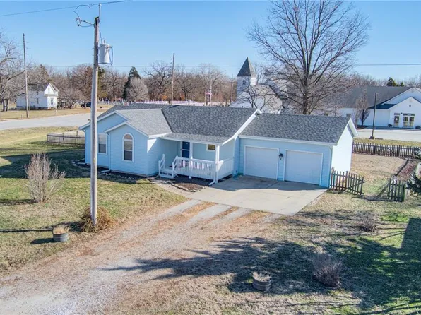 101 Frisco St, Paola, KS 66071