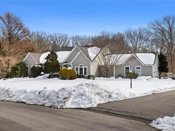 30 Fox Ridge Cir, South Kingstown, RI 02879