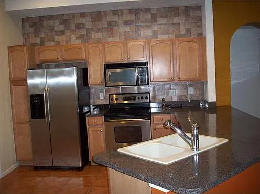 4 bed, 2.0 bath, 2230 sqft, $2,775 — Photo 4