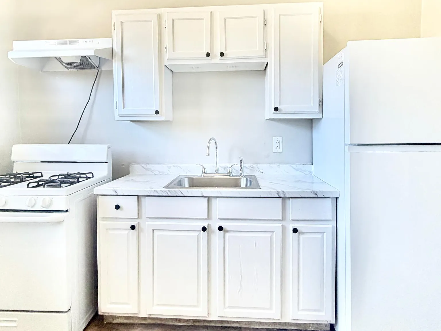 3 bed, 850 sqft, $1,575 — Photo 1