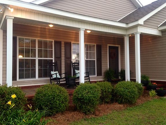 Front Porch : Landscaped by Buds-n-Blossoms Sprinkler system Good size for relaxing, rocking