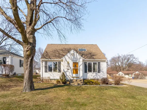 935 Easton Ave, Waterloo, IA 50702