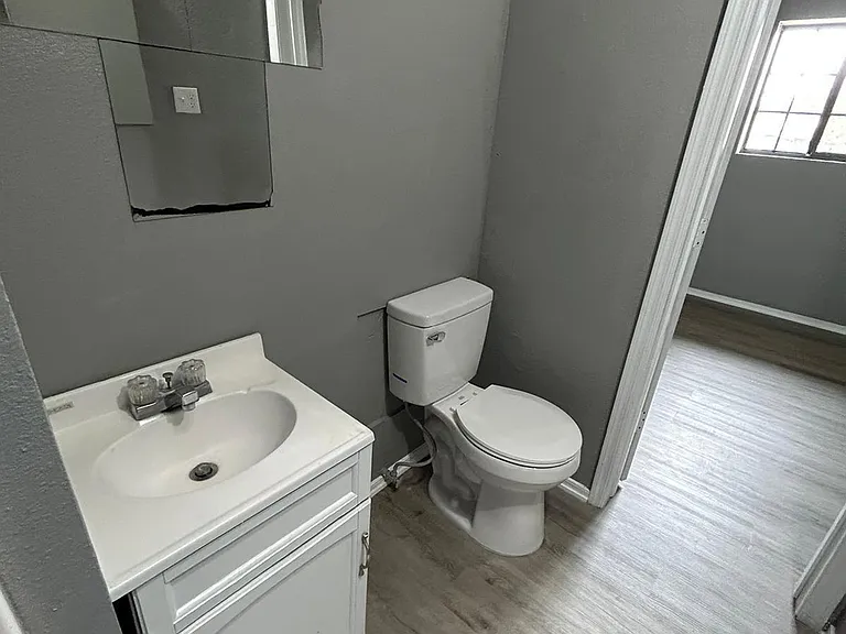 835 N F Ave — Photo 13