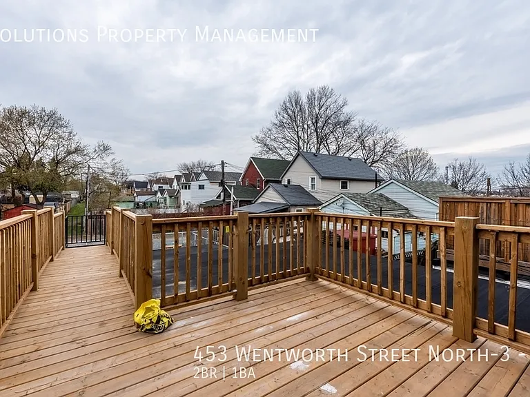 453 Wentworth St N #3 — Photo 2