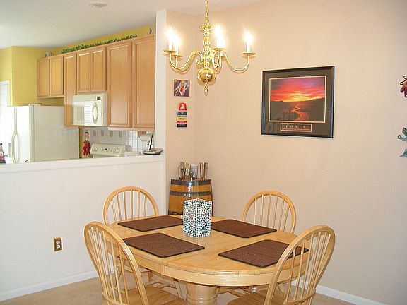 3rd image of 978 Vineland Pl
