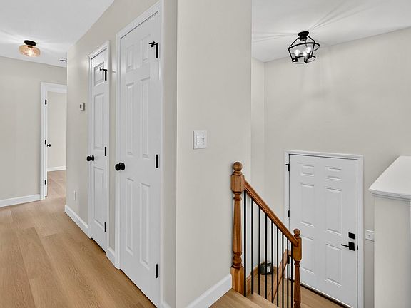 3rd image of 21 S Perry Cir