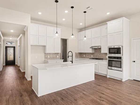 43 Cattle Dr, Bay City, TX 77414