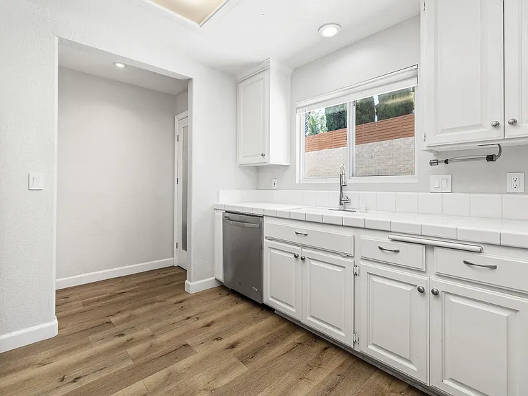4423 Avocado Blvd — Photo 10