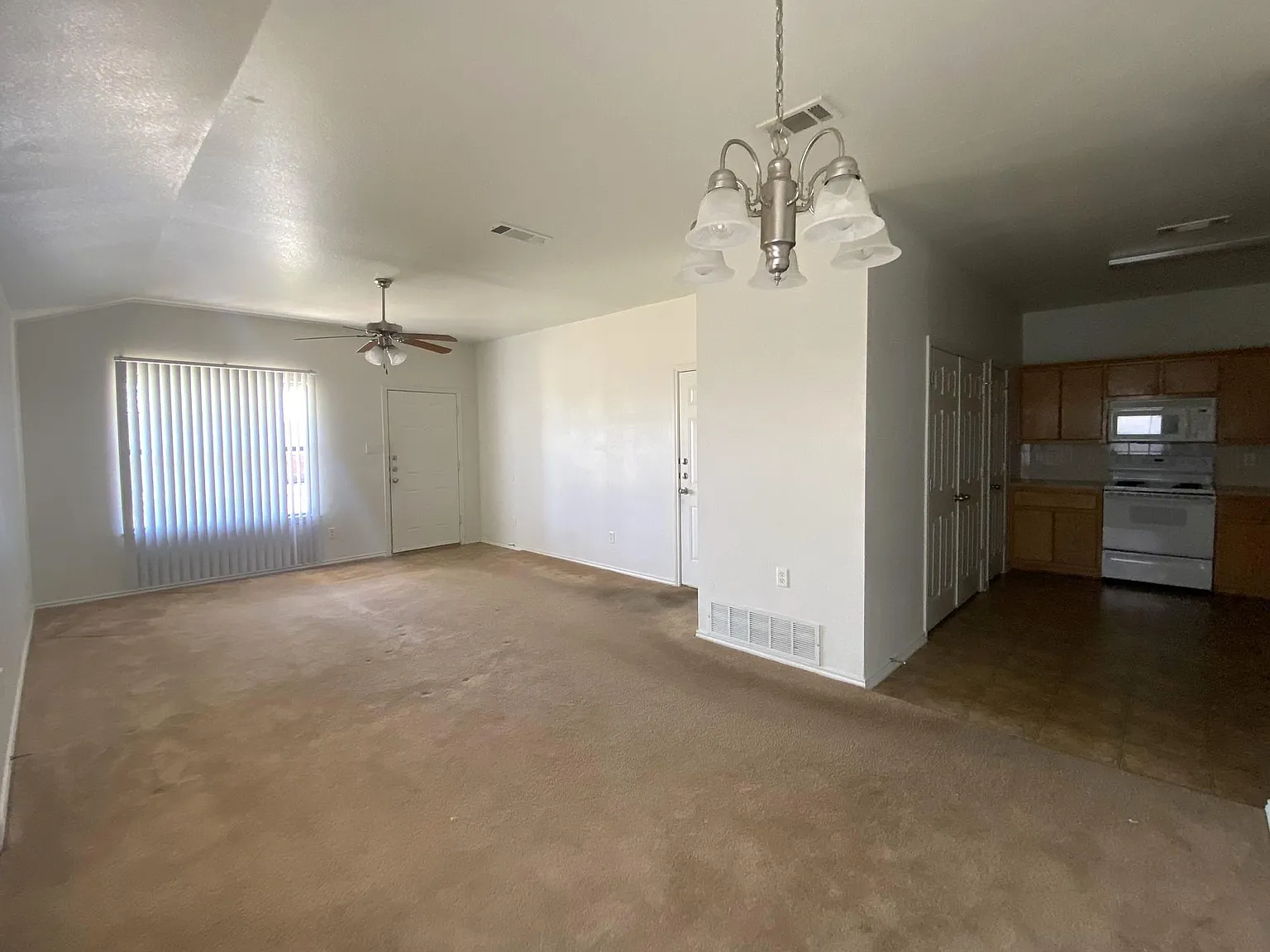 3 bed, 1204 sqft, $1,150 — Photo 3
