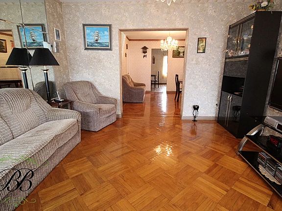 5th image of 2032 E 63rd St