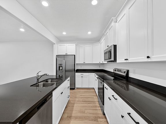 3rd image of 12658 S High View Ln