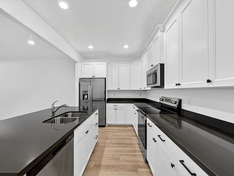 12658 S High View Ln — Photo 3