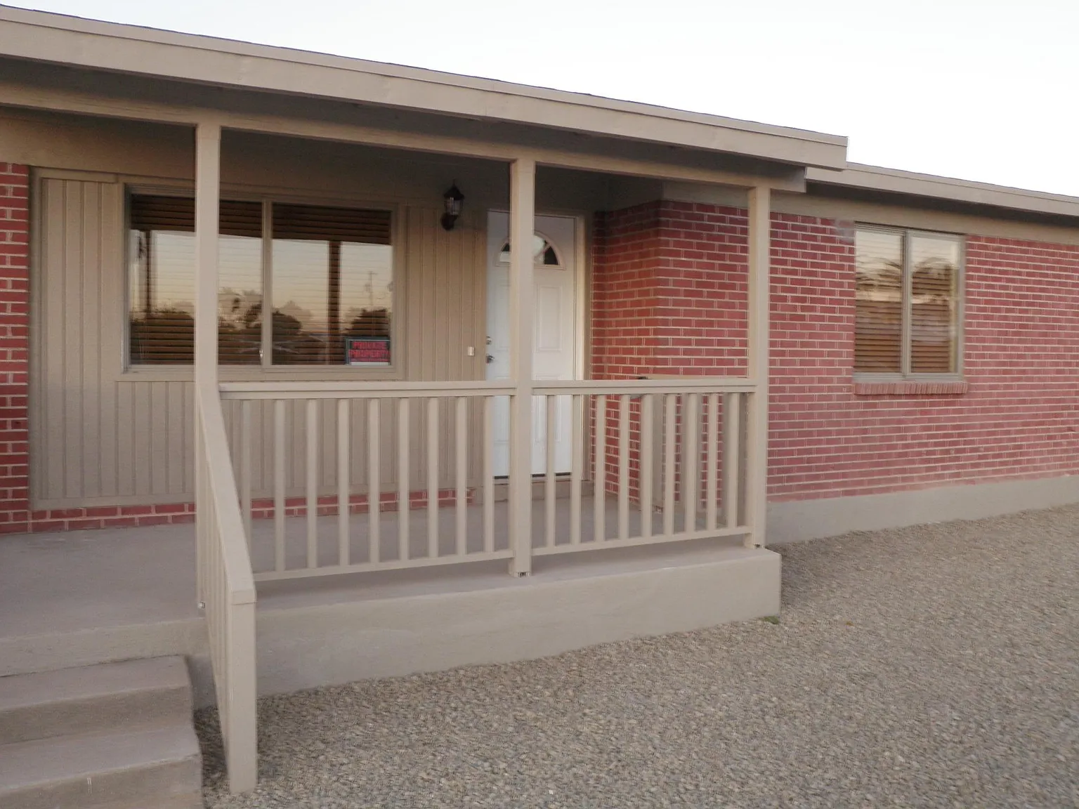 815 E Linden St — Photo 2